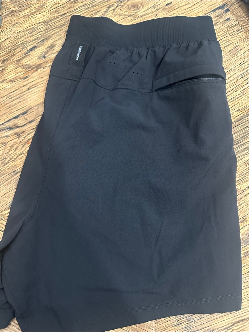 Men’s Lululemon License To Train Linerless 5” Shorts